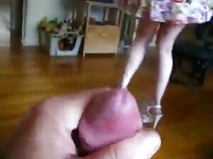 Una rubia de piernas largas en lencería roja chupa una gran polla y salta apasionadamente sobre videos pornos insestos ella con el coño mojado. Si te gustan los videos de pollas grandes, puedes escribir tu comentario y ver una selección porno de videos similares de sexo duro a continuación, o ir a la categoría o etiqueta correspondiente.